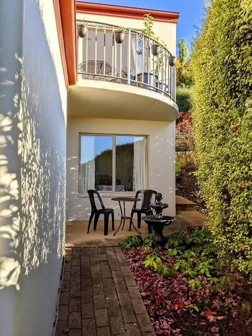 West Hobart Self Contained 2 Bedroom Studio Walk To Town