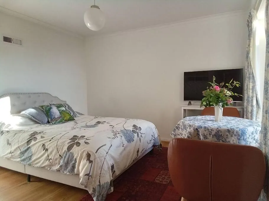 West Hobart Self Contained 2 Bedroom Studio Walk To Town Lägenhet